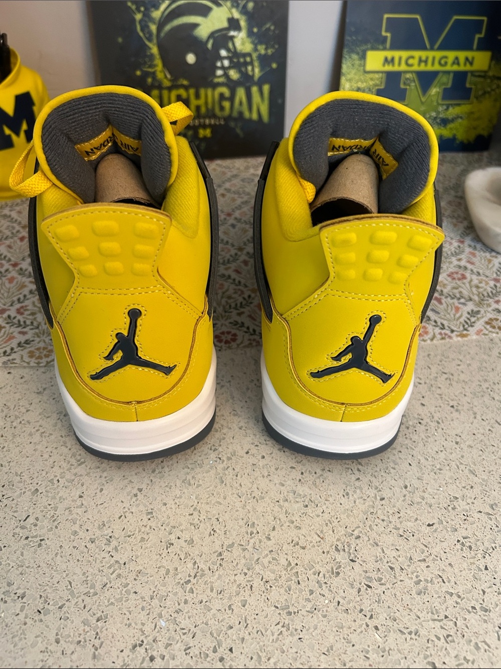 Air Jordan 4 Men's Retro Sneakers in Yellow and Gray - Picture 4 of 7